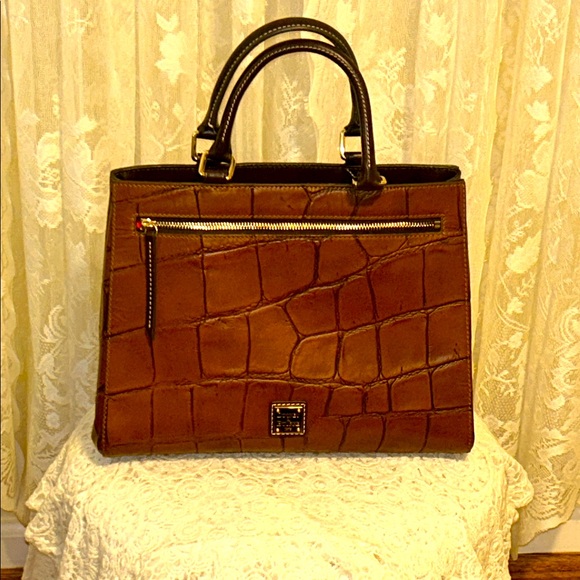 Gorgeous Dooney & Bourke Denison Satchel - Picture 1 of 15
